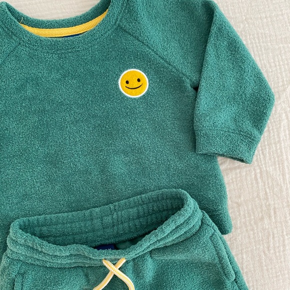 Old Navy Baby Textured Terry-Fleece Sweatshirt & Shorts Set - Picture 3 of 6